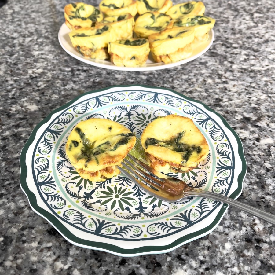 Easy Spinach and Feta Egg Bites - Easy breakfast meal prep.
