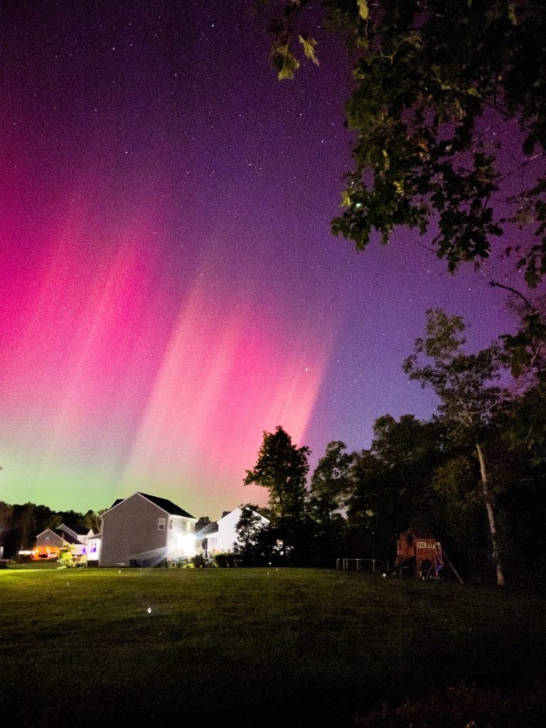 Northern Lights in Maryland on October 10, 2024. The sky with hues of pinks, purple and green.